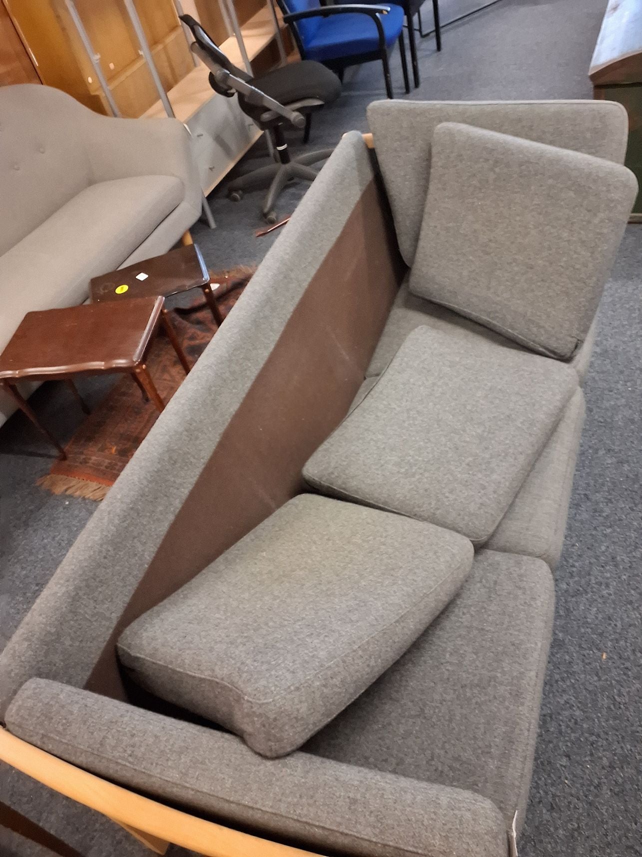 Grå sofa